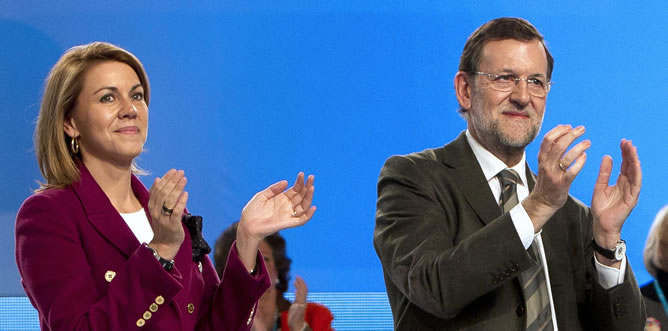Rajoy y Cospedal aplauden ante el plenario del XVII Congreso del PP en Sevilla