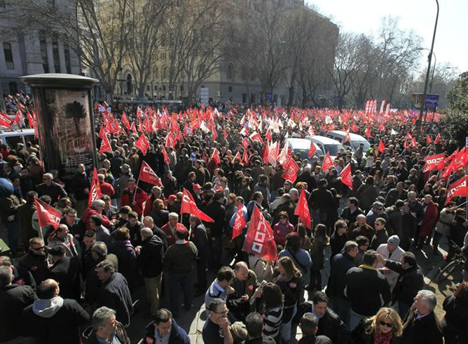 Vista general de la manifestación de Madrid una de las más de 50 ciudades del país que protestan contra la reforma laboral .EFE