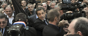 El presidente francés, Nicolas Sarkozy, en la localidad de Bayona, donde fue recibido con abucheos, pitidos y una manifestación de protesta