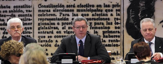 El ministro de Justicia, Alberto Ruiz Gallardón, durante su comparecencia este lunes ante la comisión de Justicia del Senado para exponer las líneas generales de su departamento.