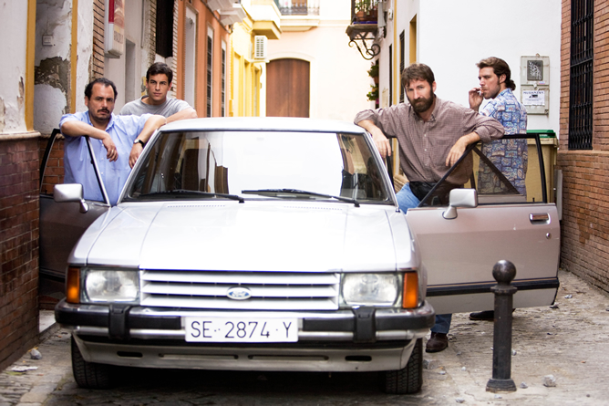 Fotograma de la película 'Grupo 7', con Mario Casas y Antonio de la Torre