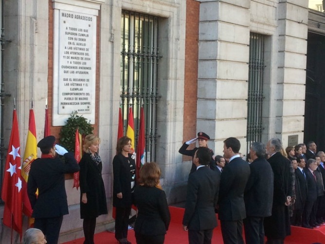 La presidenta Aguirre y la alcaldesa Ana Botella rinden homenaje a las víctimas de los atentados del 11M