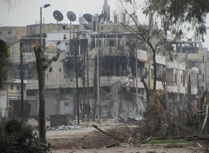 Los destrozos de las calles de Homs (Siria) por los ataques del régimen de Al Assad