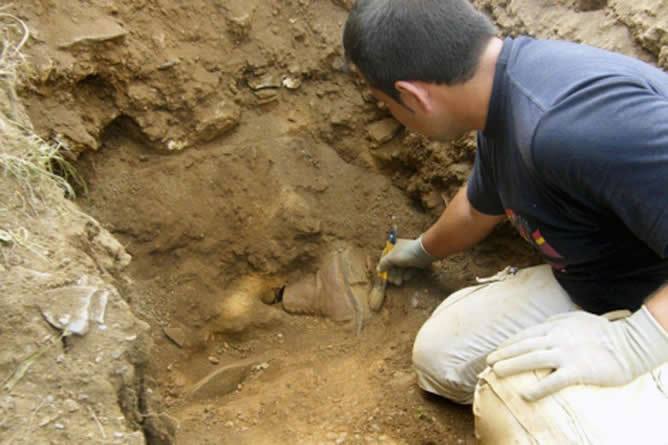 El Plan urgente de exhumación de fosas que permitiría recuperar los restos de unas 25.000 víctimas de la Guerra Civil y del Franquismo. Foto: fosa común en Lugo.