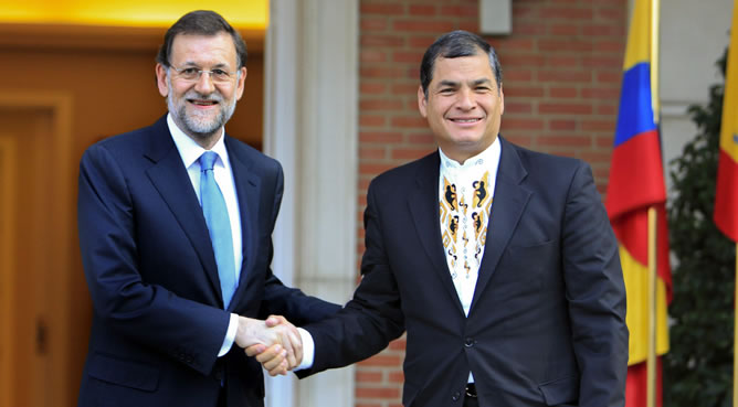 Mariano Rajoy saluda al presidente de Ecuador, Rafael Correa
