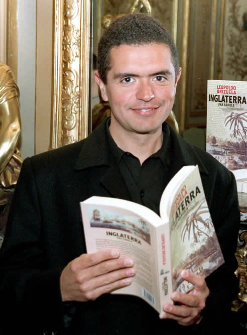 El escritor argentino Leopoldo Brizuela ha sido galardonado con el premio Alfaguara de Novela 2012