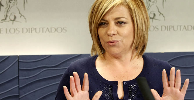 La vicesecretaria general del PSOE, Elena Valenciano, ha advertido hoy de que el sistema sanitario y el educativo "no soportarían un ajuste de 10.000 millones", la cifra que el Gobierno ha anunciado hoy que ahorrará en ambas materias.