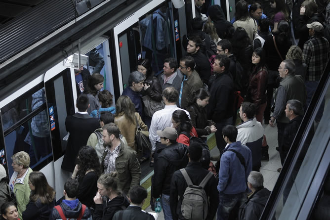 Sabotajes en el metro de Madrid tras el anuncio del posible adelanto del horario de cierre