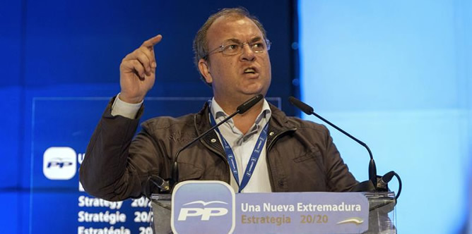 El presidente regional del PP, José Antonio Monago, que ha sido reelegido este sábado sin oposición, durante transcurso de XII Congreso Regional de los populares extremeños