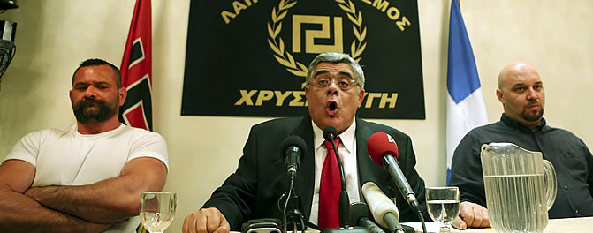 "Temednos, que ya llegamos", amenaza el líder del partido neonazi griego Amanecer Dorado