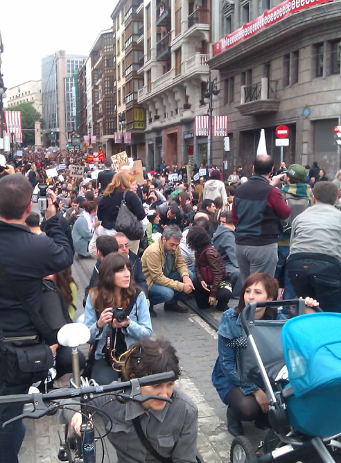 Hasta los bebés se han manifestado en Bilbao con el 15-M