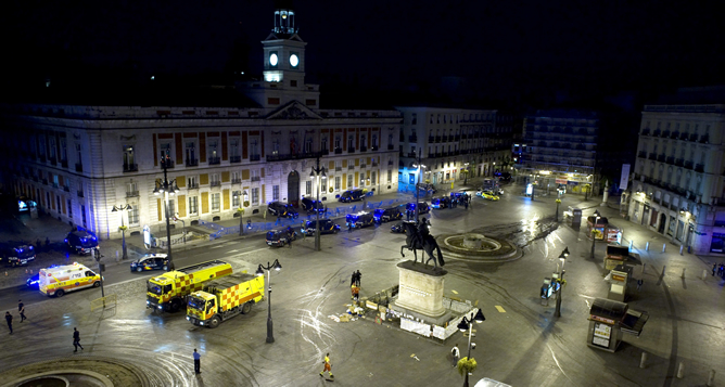 La Policía ha desalojado esta madrugada de nuevo la Puerta del Sol, donde permanecían medio centenar de 'indignados'