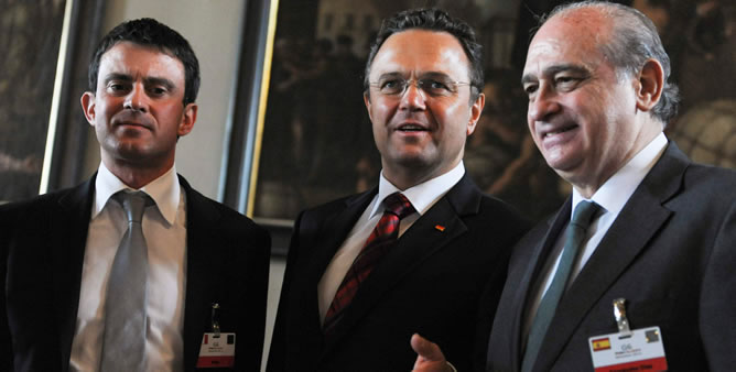 Los ministros del Interior francés, Manuel Valls; alemán, Hans-Peter Friedrich; y español Jorge Fernández Díaz