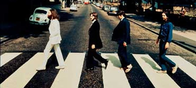 Resultado de imagen para Los Beatles vuelven a cruzar Abbey Road