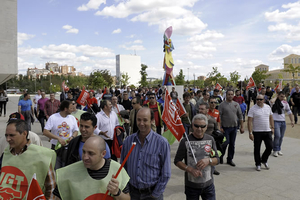 Un grupo de mineros llegados desde comarcas mineras de León, durante la concentración convocada por los sindicatos UGT y Comisiones Obreras