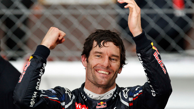 El piloto australiano Mark Webber celebra su victoria en el GP de Mónaco