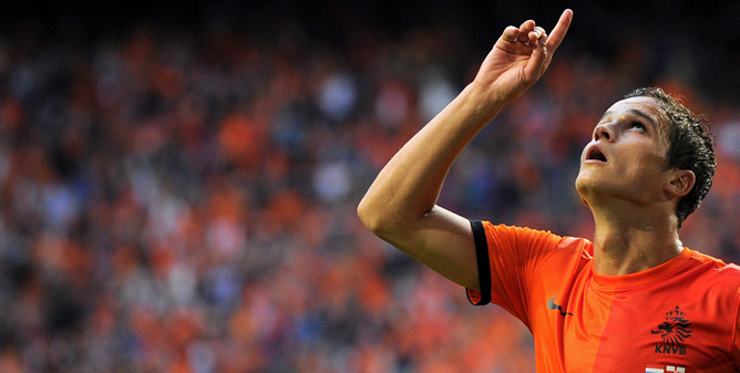 El internacional holandés Ibrahim Afellay celebra tras marcar un gol durante el partido amistoso Holanda vs Irlanda del Norte disputado en Rotterdam