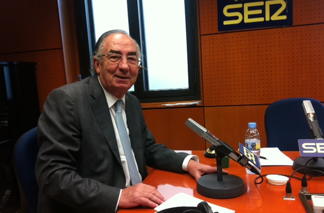 Amado Franco, presidente de Ibercaja y  vicepresidente de la CECA (Confederación Española de Cajas de Ahorro), en los estudios de Radio Zaragoza