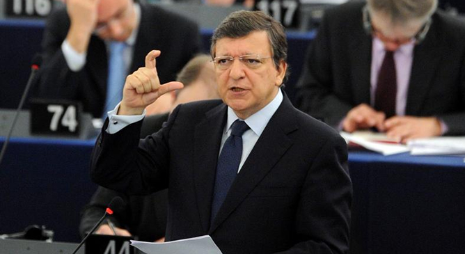 El presidente de la Comisión Europea, José Manuel Durao Barroso, da un discurso durante un debate del pleno del Parlamento Europeo celebrado en Estrasburgo, Francia