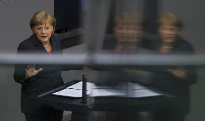Angela Merkel ofrece un comunicado del gobierno sobre sus políticas que expondrá en la próxima cumbre del G20