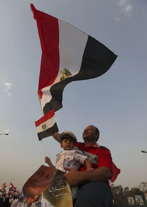 Partidarios de los Hermanos Musulmanes celebran la victoria de Mohamed Mursi