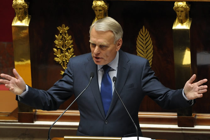 El primer ministro francés, Jean-Marc Ayrault, durante su discurso en la Asamblea Nacional de París
