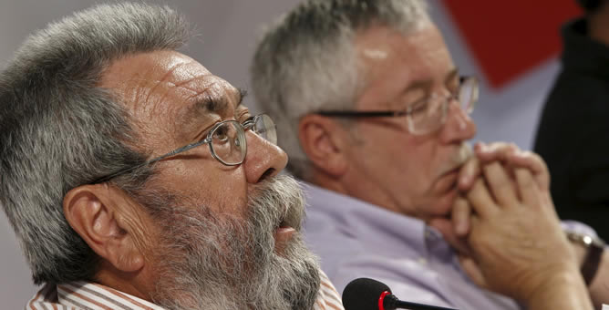 Cándido Méndez e Ignacio Fernández Toxo, durante la rueda de prensa para anunciar las próximas movilizaciones contra el gobierno por sus medidas de recortes