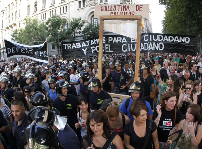 Gran número de personas asisten a la manifestación en Madrid