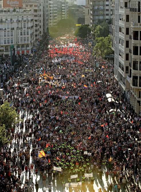 Miles de personas han recorrido las calles del centro de Valencia