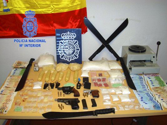 Fotografía facilitada por la La Policía Nacional tras la detención de 67 personas de una supuesta banda dedicada a distribuir entre la comunidad china residente en Madrid una droga poco conocida en el país y a la inmigración ilegal.