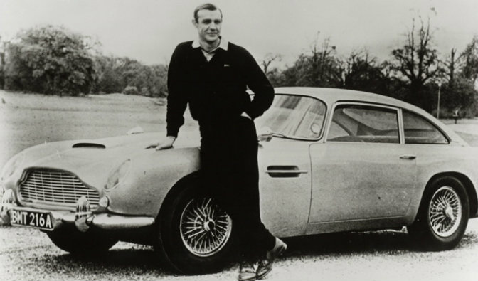 Sean Connery con su Aston Martin DB5