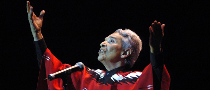 Chavela Vargas, durante un concierto celebrado en 2006 en el Teatro de la Ciudad en México