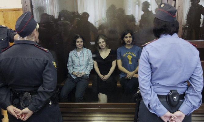 Las integrantes del grupo punk Pussy Riot han sido declaradas culpables por un delito de gamberrismo motivado por odio religioso.