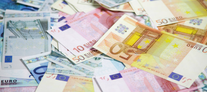 Los grupos bancarios han obtenido un beneficio neto de 3.196 millones de euros hasta junio de 2012, un 57% menos