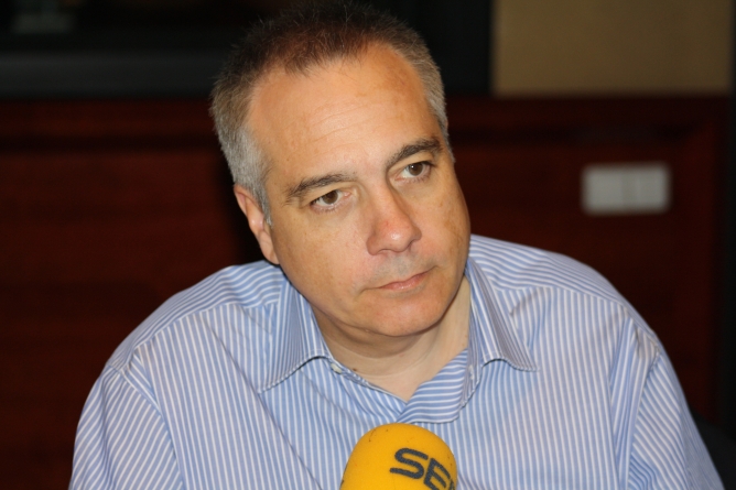Pere Navarro admite "discrepancias" con Rubalcaba sobre el derecho a decidir