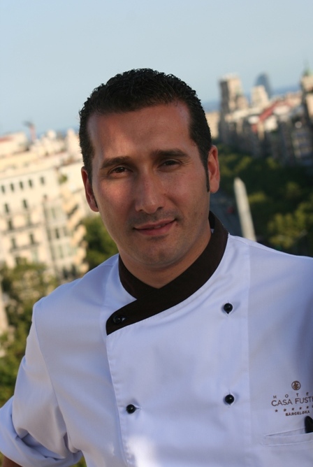 El chef del restaurante Galaxó, en la terraza del Hotel Casa Fuster de Barcelona.