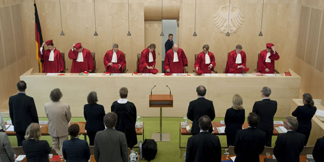 El Tribunal Constitucional germano ha dado luz verde a la ratificación por Alemania del Mecanismo Europeo de Estabilidad (MEDE), que fue aprobado por las dos cámaras parlamentarias de este país antes de la pausa estival