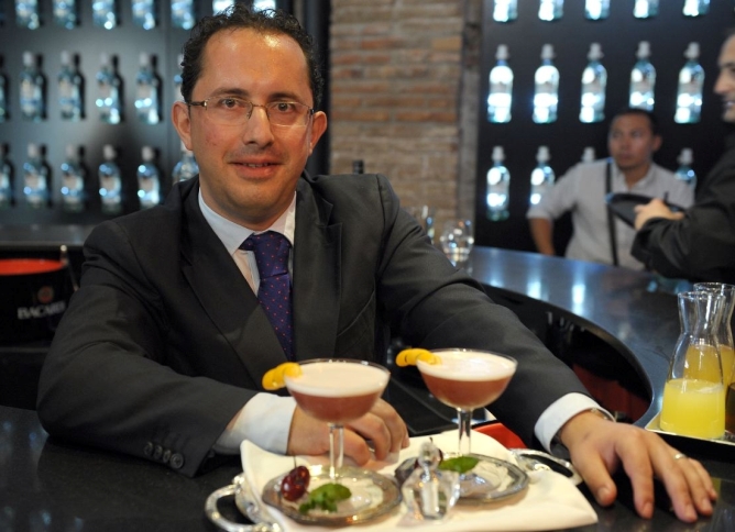 El 'barman' Rafael MArtín Torres representará a España en el Campeonato Mundial de cocktelería de Pequín.