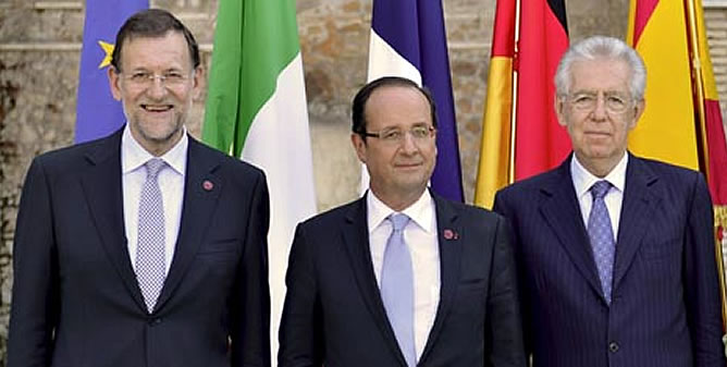 Mariano Rajoy, François Hollande y mario monti, en una de las cumbres del euro celebradas este verano