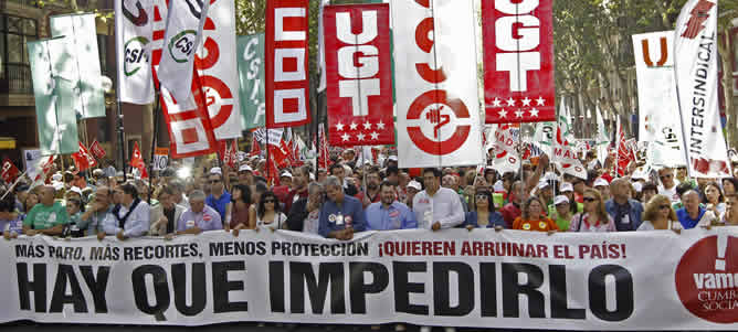La cabecera de la manifestación de Madrid recorre las calles