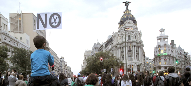 Vista de la manifestación convocada por la Confederación Española de Padres y Madres y el Sindicato de Estudiantes que ha tenido lugar en Madrid contra los recortes en la educación pública.