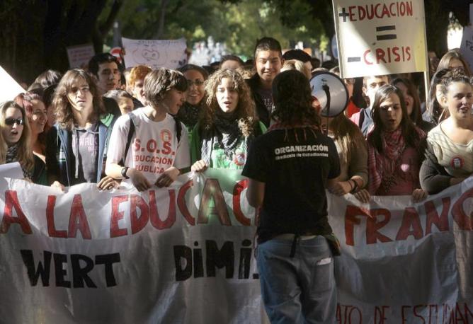 Manifestación convocada, este miércoles 17 de octubre, por el Sindicato de Estudiantes en Guadalajara con motivo de la segunda jornada de huelga en los centros educativos públicos de Secundaria de toda España, contra la política de recortes y reformas del Ministerio de Educación.