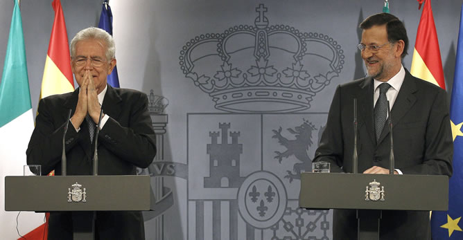 Mariano Rajoy, junto al primer ministro italiano, Mario Monti, durante la rueda de prensa tras la XVII cumbre bilateral. EFE/BALLESTEROS