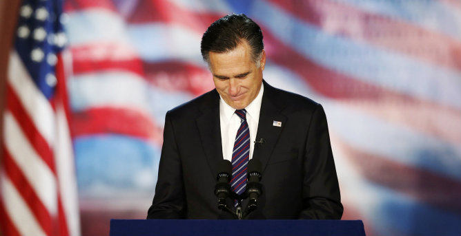 El candidato presidencial republicano Romney pronuncia su discurso de derrota durante la noche de las elecciones en Boston