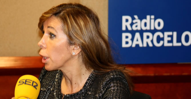 La candidata del PP en las elecciones catalanas, Alicia Sánchez-Camacho, en los estudios de Radio Barcelona