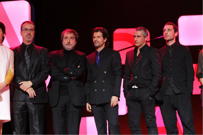 Los actores de la serie 'Isabel' acompañan a los directivos y productores a recoger en Ondas 2012. Los actores de la serie 'Isabel' acompañan a los directivos y productores a recoger en Ondas 2012.
