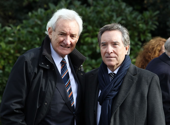 Luis del Olmo, premiado con el Ondas especial del jurado, posa con Iñaki Gabilondo Luis del Olmo, premiado con el Ondas especial del jurado, posa con Iñaki Gabilondo