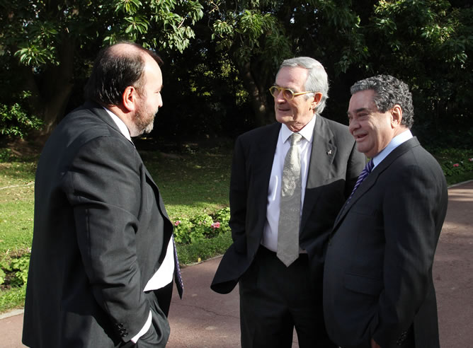 José Luis Sainz, consejero delegado de Prisa Radio, Xavier Trias, alcalde de Barcelona y Augusto Delkáder, presidente de PRISA Radio, en la recepción de los Premios Ondas José Luis Sainz, consejero delegado de Prisa Radio, Xavier Trias, alcalde de Barcelona y Augusto Delkáder, presidente de PRISA Radio, en la recepción de los Premios Ondas