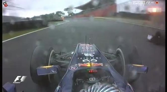 Momento en el que Vettel adelanta a Vergne con bandera amarilla en pista