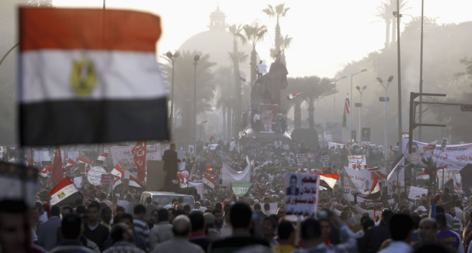 Manifestación en apoyo del presidente egipcio el mismo día que ha convocado para el 15 de diciembre un referéndum sobre la nueva Constitución.